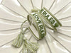 KI-generiertes Bild,Canvas Statement Armband Love Rules Weiß Grün Quasten besticktes Webarmband