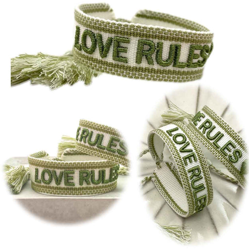 KI-generiertes Bild Canvas Statement Armband Love Rules Weiß Grün Quasten besticktes Webarmband