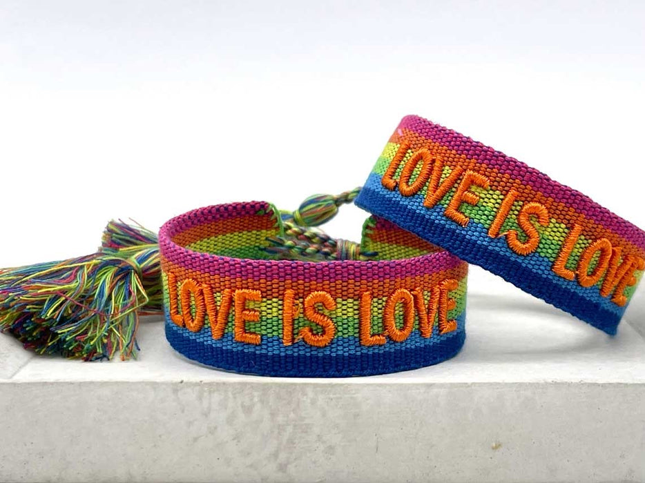 KI-generiertes Bild,Canvas Statement Armband Love is Love Regenbogen Quasten besticktes Webarmband