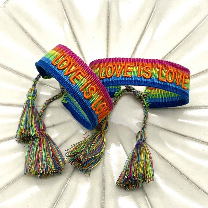 KI-generiertes Bild,Canvas Statement Armband Love is Love Regenbogen Quasten besticktes Webarmband