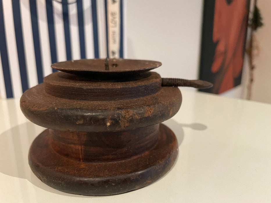 KI-generiertes Bild,Holz Kerzenständer Nähspule 10cm Teak Kerzenhalter für Stumpenkerze