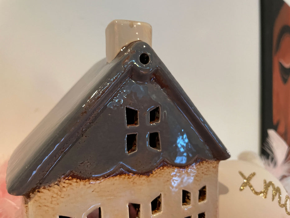 KI-generiertes Bild,Teelichthaus Lichterhaus Aarhus 20cm Keramik Fachwerkhaus Laterne Teelichthalter