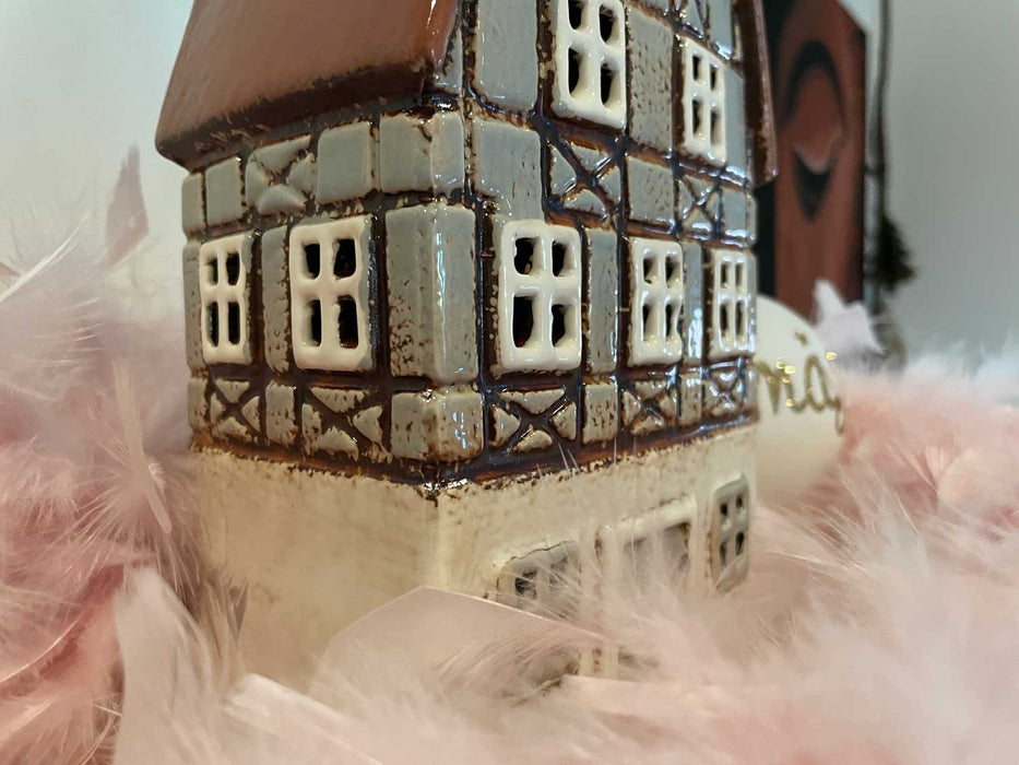 KI-generiertes Bild,Teelichthaus Lichterhaus Aarhus 31cm Keramik Fachwerkhaus Laterne Teelichthalter