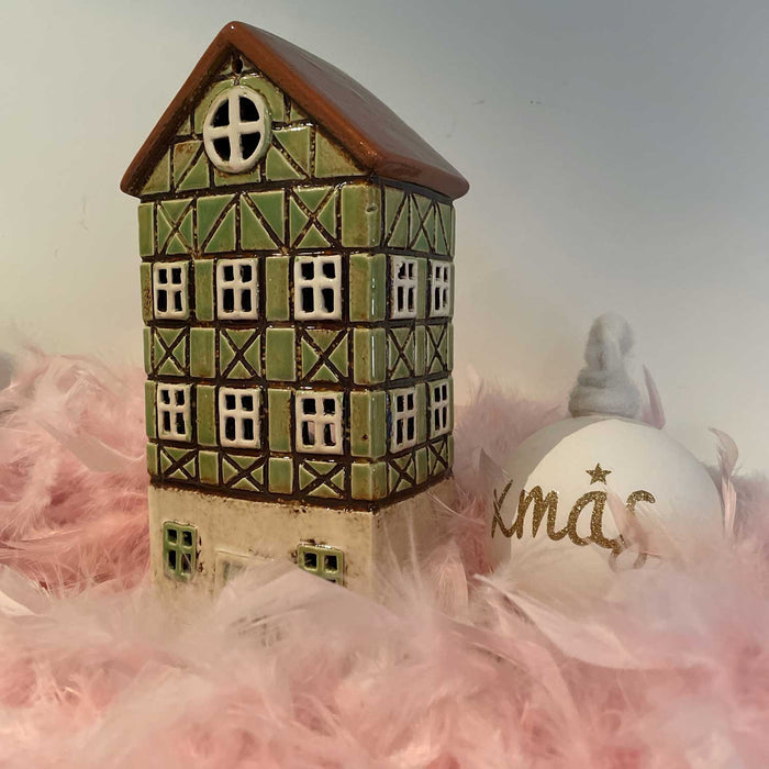 KI-generiertes Bild,Teelichthaus Lichterhaus Aarhus 27cm Keramik Fachwerkhaus Laterne Teelichthalter