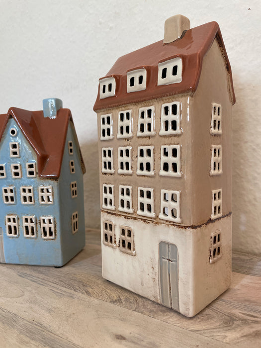 KI-generiertes Bild,Teelichthaus Lichterhaus Aarhus 25cm Keramik Fachwerkhaus Teelichthalter