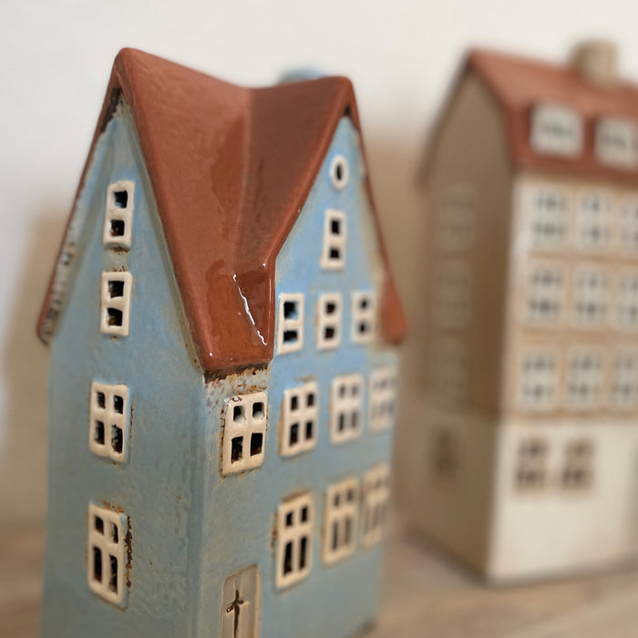 KI-generiertes Bild,Teelichthaus Lichterhaus Aarhus 19cm Keramik Fachwerkhaus Teelichthalter