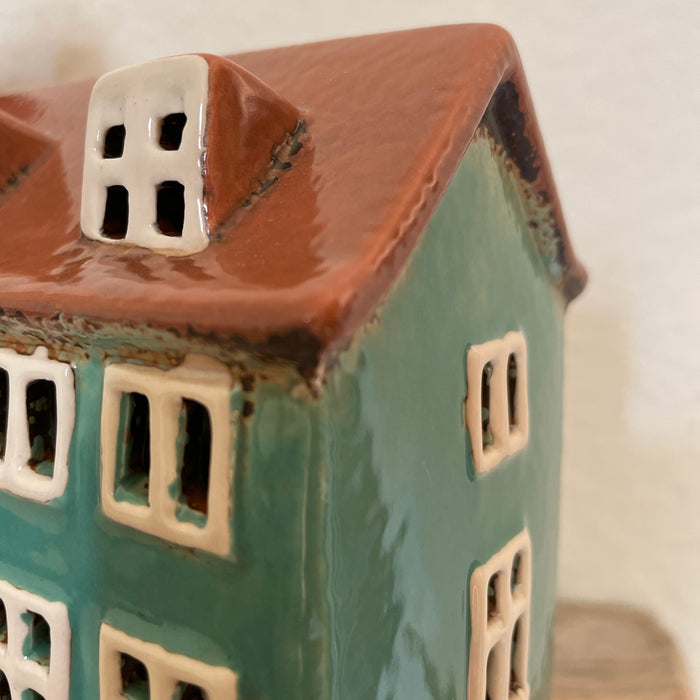 KI-generiertes Bild,Teelichthaus Lichterhaus Aarhus 17cm Keramik Fachwerkhaus Teelichthalter
