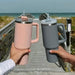 KI-generiertes Bild,XL Edelstahl Trinkbecher Anthrazit 1200ml mit Griff Vakuum Kaffeebecher Coffee to Go