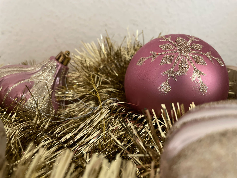 KI-generiertes Bild,5 Vintage Christbaumkugeln 8cm Kunststoff Rosa Pink Gold Weihnachtskugeln