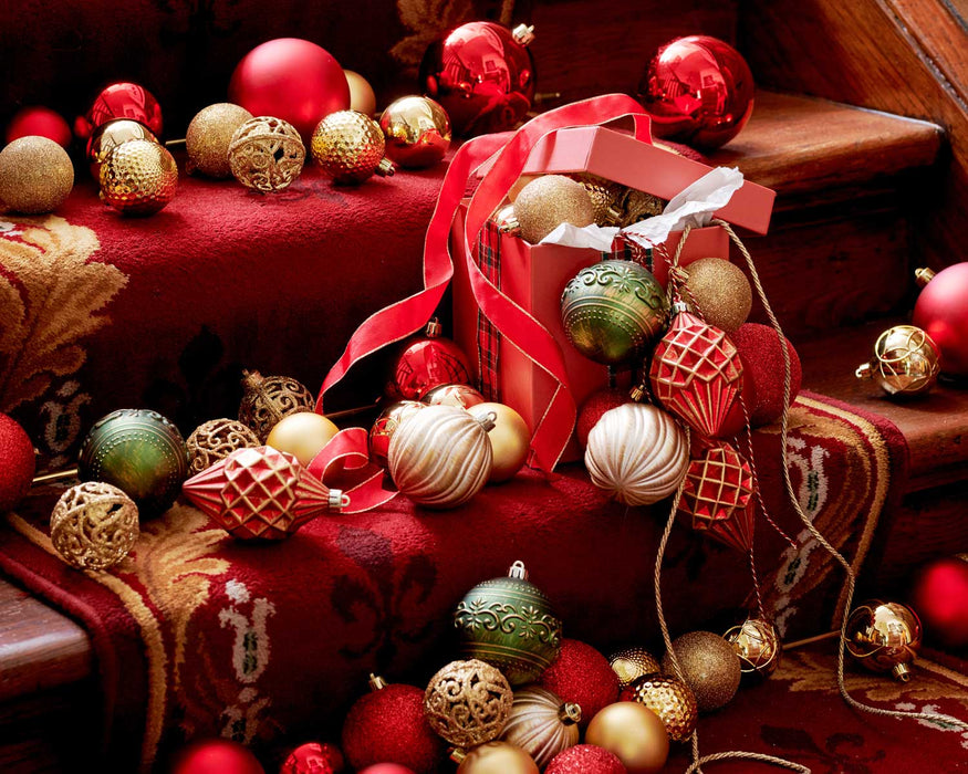 KI-generiertes Bild,9 Vintage Christbaumkugeln 8cm Kunststoff Rot Grün Perle Weihnachtskugeln