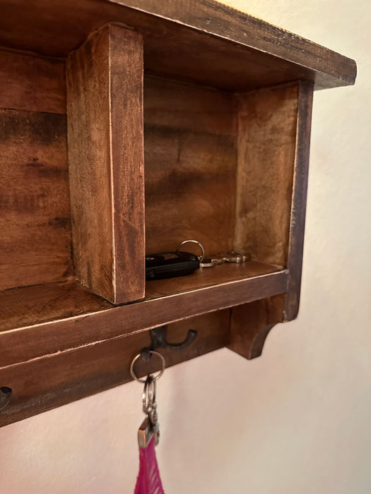 KI-generiertes Bild,Exkluisve XL Vintage Holz Wandgarderobe 70cm mit Ablage 4-fach Regal Doppelhaken