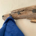 KI-generiertes Bild,Vintage Echt Holz Wandgarderobe 4 Haken Braun Baumstamm Garderobenleiste