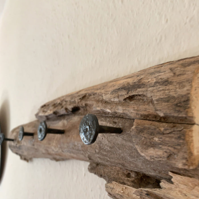 KI-generiertes Bild,Vintage Echt Holz Wandgarderobe 4 Haken Braun Baumstamm Garderobenleiste