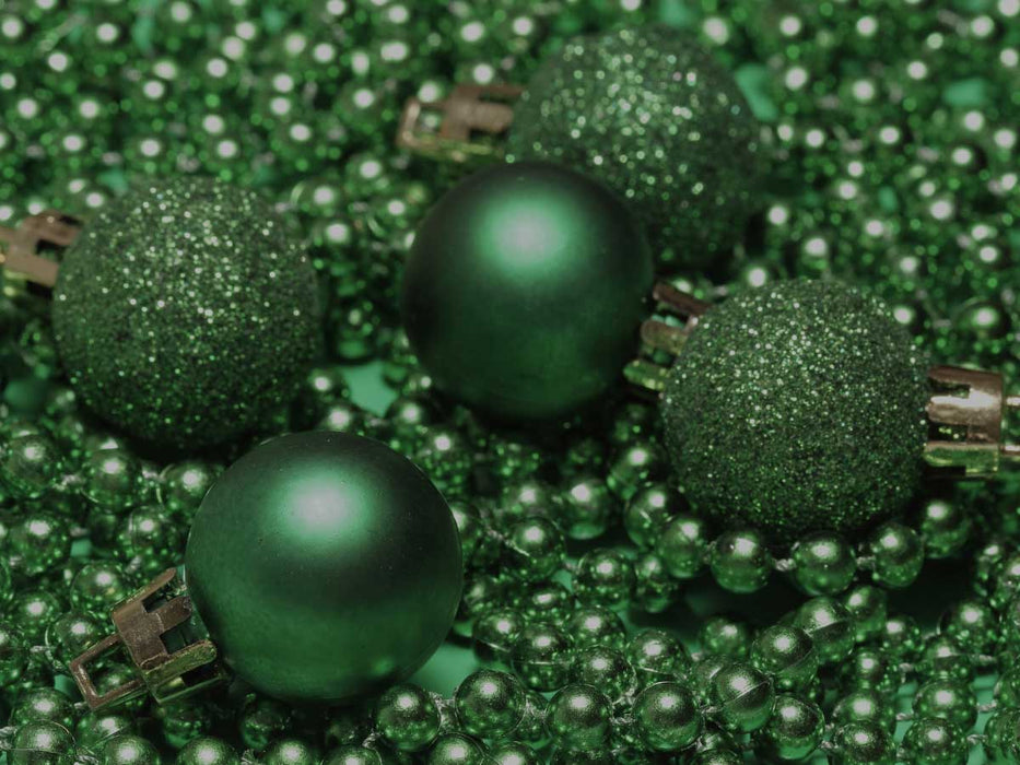 KI-generiertes Bild,30 Kunststoff Weihnachtskugeln Grün Pinie 4cm-6cm Baumkugel Dekokugel