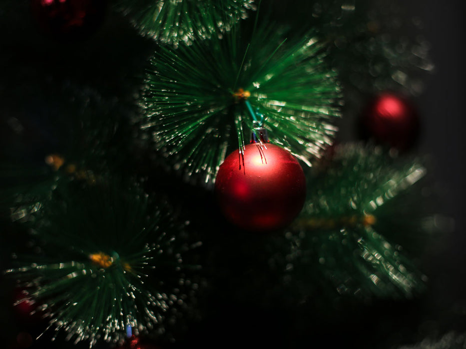 KI-generiertes Bild,30 Kunststoff Weihnachtskugeln Rot 4cm-6cm Baumkugel Dekokugel