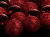 KI-generiertes Bild,30 Kunststoff Weihnachtskugeln Rot 4cm-6cm Baumkugel Dekokugel