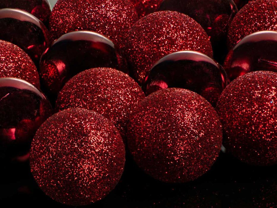 KI-generiertes Bild,30 Kunststoff Weihnachtskugeln Rot 4cm-6cm Baumkugel Dekokugel