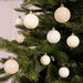 KI-generiertes Bild,33 Christbaumkugeln Kunststoff Woll-Weiß Spitze Stern Weihnachtskugeln