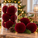 KI-generiertes Bild 8 XL Design Weihnachtskugeln 8cm Samt Bordeaux Rot Kunststoff Baumkugel Deko