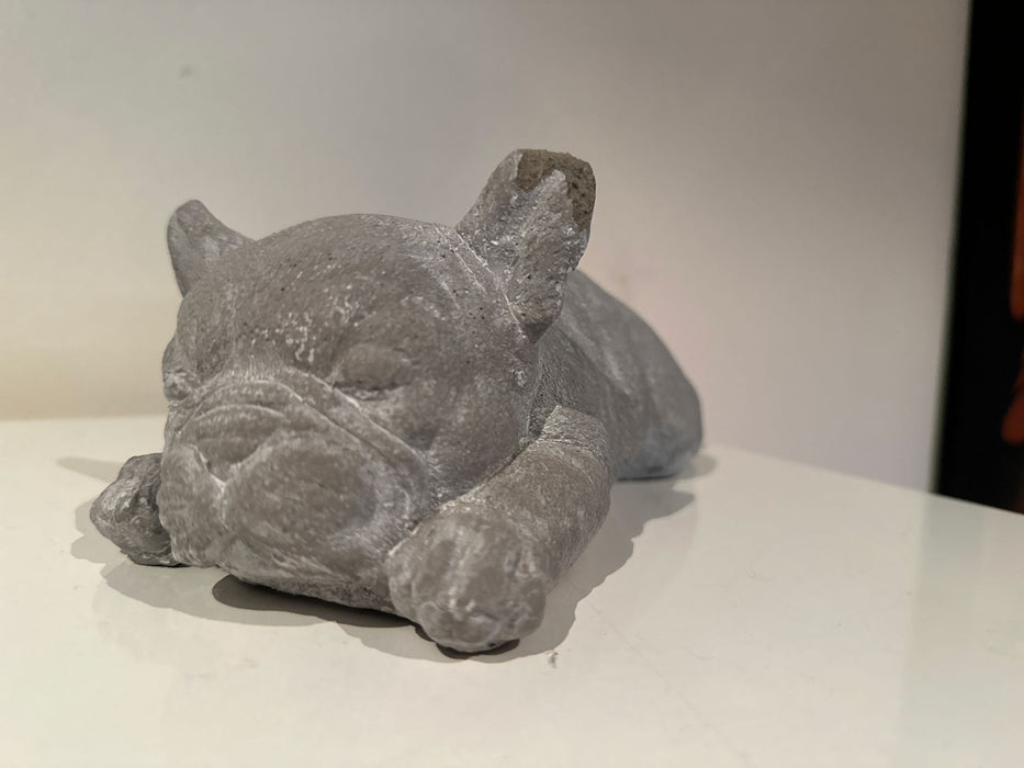 KI-generiertes Bild,Beton Deko Französische Bulldogge Frenchie 25x10cm Grau Weiß Figur Statue Objekt