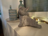 KI-generiertes Bild,Beton Deko Französische Bulldogge Frenchie 20x18cm Grau Weiß Figur Statue Objekt
