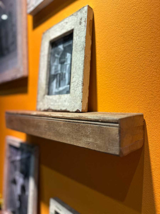 KI-generiertes Bild,Holz Wandregal Bilderregal 45cm Braun Fundholz Wandboard Bilderrahmenleiste Ablage