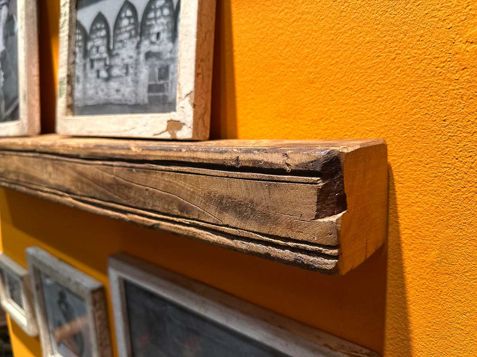 KI-generiertes Bild,Holz Wandregal Bilderregal 45cm Braun Fundholz Wandboard Bilderrahmenleiste Ablage