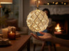 KI-generiertes Bild,XL Deko Glas Lichtkugel 40LED 20cm Klar Gold Glaskugel Timer Batterie Anhängen