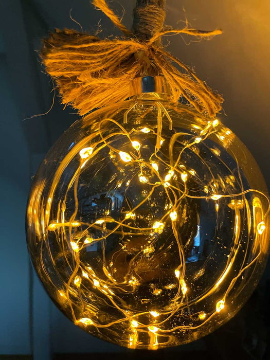 KI-generiertes Bild,XL LED Deko Glas Licht-Kugel 14cm Hanf-Tau Timer WarmWeiß Batterie Sisal-Seil