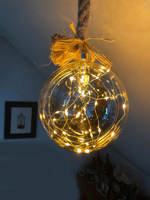 KI-generiertes Bild,XL LED Deko Glas Licht-Kugel 14cm Hanf-Tau Timer WarmWeiß Batterie Sisal-Seil