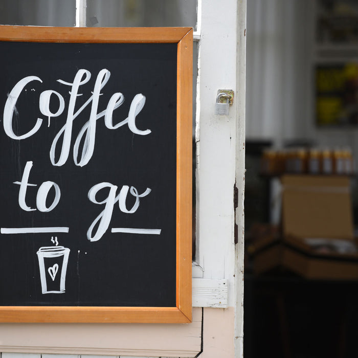 KI-generiertes Bild,Ecoffee Cup 400ml Basket Case Schwarz PLA Coffee to Go Becher Wiederverwendbar